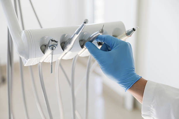 Professional Tooth Extraction technician working in Mansfield, LA